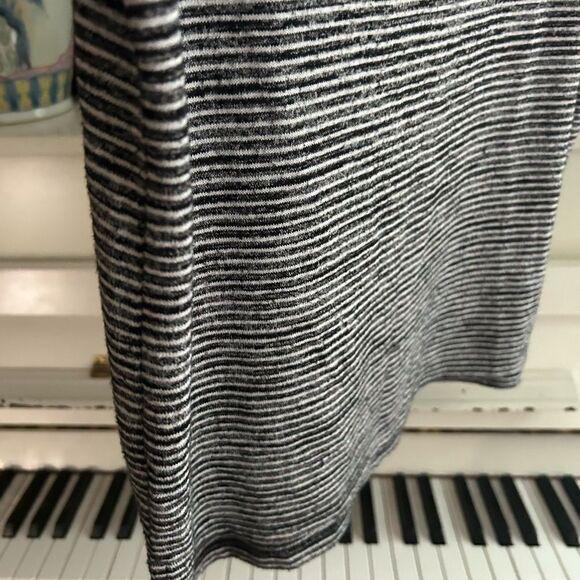 Banana Republic Gray and White Striped Top M - Picture 7 of 12
